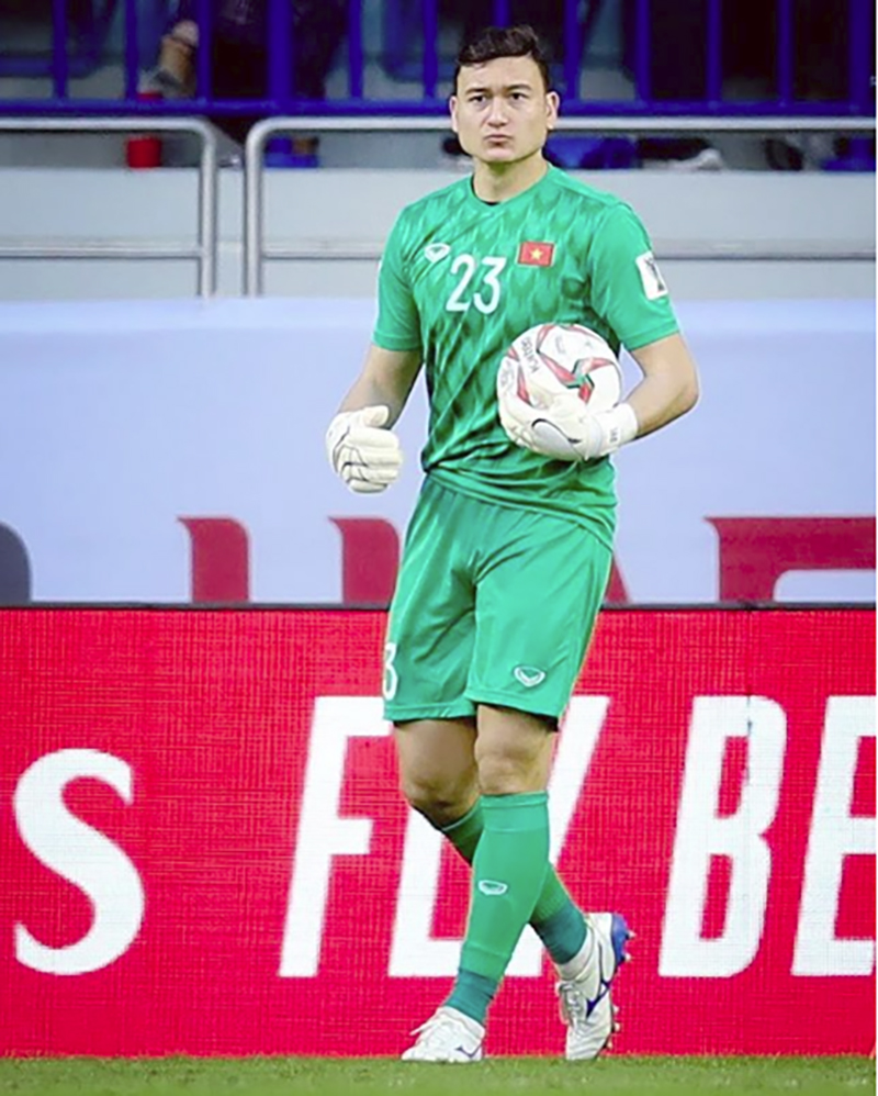 Kết thúc chặng đường Asian Cup, fan tò mò số phận bóng đá Lâm Tây ra sao, và đây là cách anh trả lời