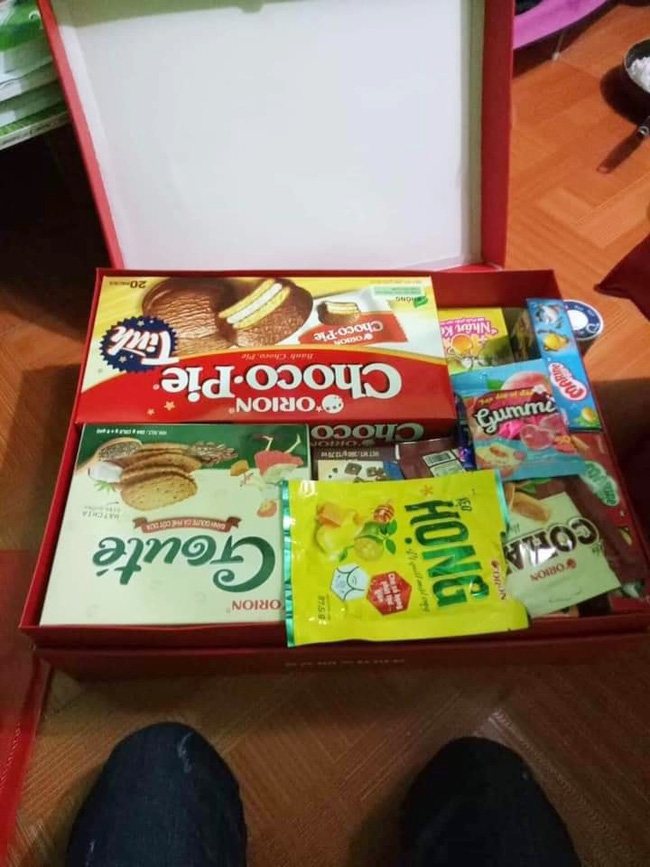 Những kiểu thưởng Tết kiểu Trời ơi!: người được 8 quyển vở ô ly, người lĩnh nguyên combo dầu ăn, bột giặt