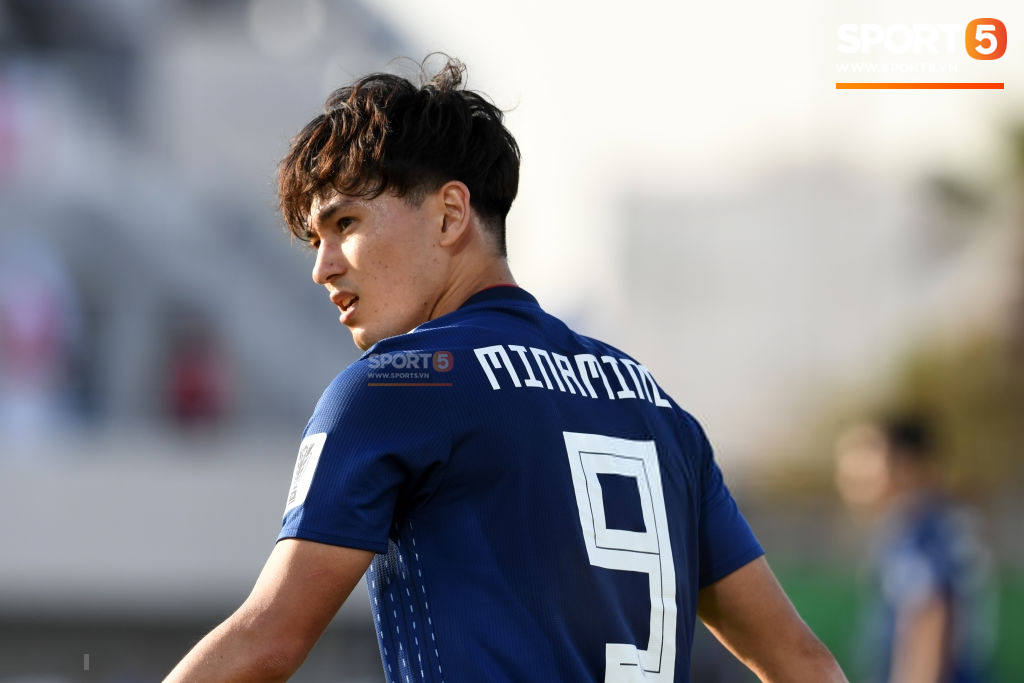 Danh tính trai đẹp đội Nhật Bản khiến fan girl buộc phải thốt lên: Dù là đối thủ nhưng đẹp vẫn phải ngắm!