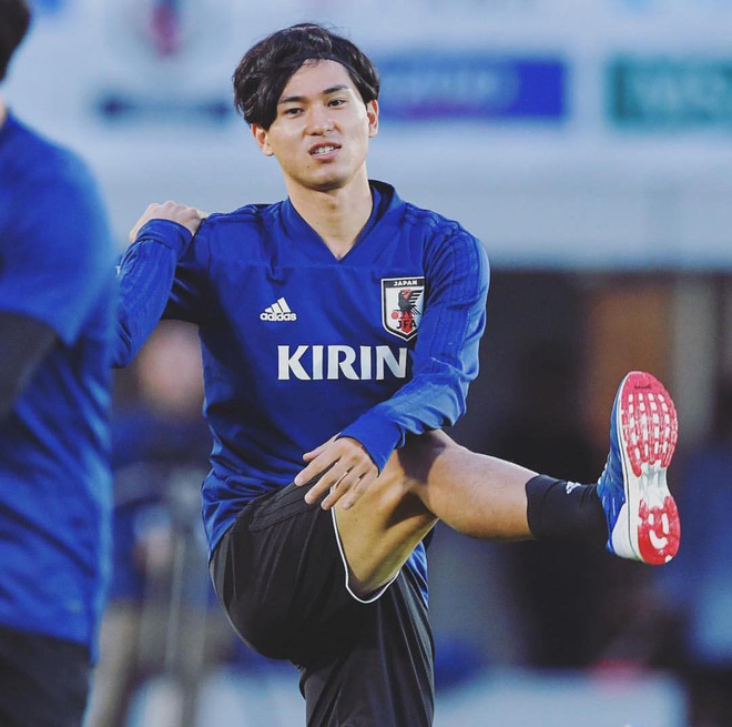 Danh tính trai đẹp đội Nhật Bản khiến fan girl buộc phải thốt lên: Dù là đối thủ nhưng đẹp vẫn phải ngắm!