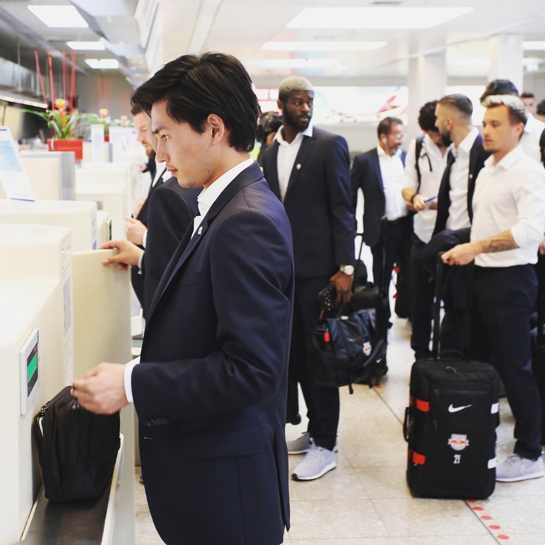 Danh tính trai đẹp đội Nhật Bản khiến fan girl buộc phải thốt lên: Dù là đối thủ nhưng đẹp vẫn phải ngắm!