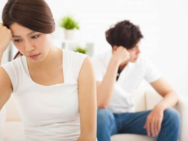 Người chồng lăng nhăng bỗng quỳ sụp, nói như mê sảng khi biết tôi có bồ