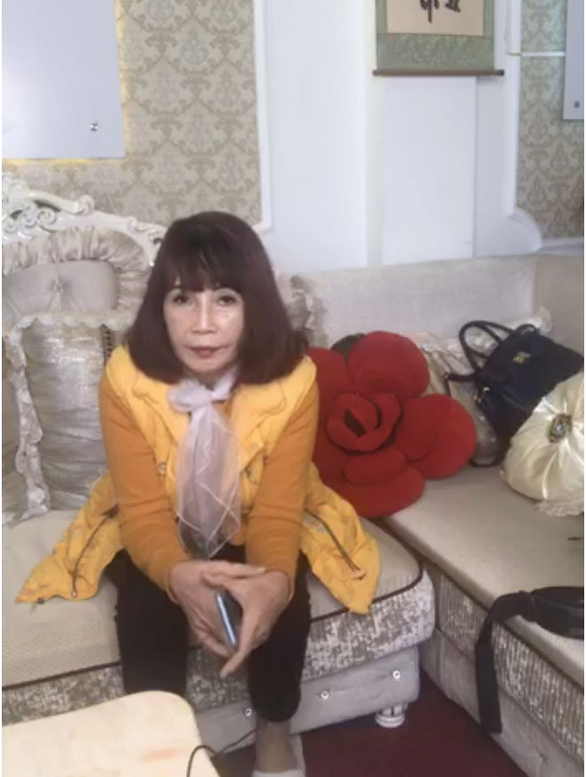 Bức xúc tố bạn thân cướp nick, cô dâu 62 tuổi thừa nhận lừa dối mọi người để câu view bán hàng online?