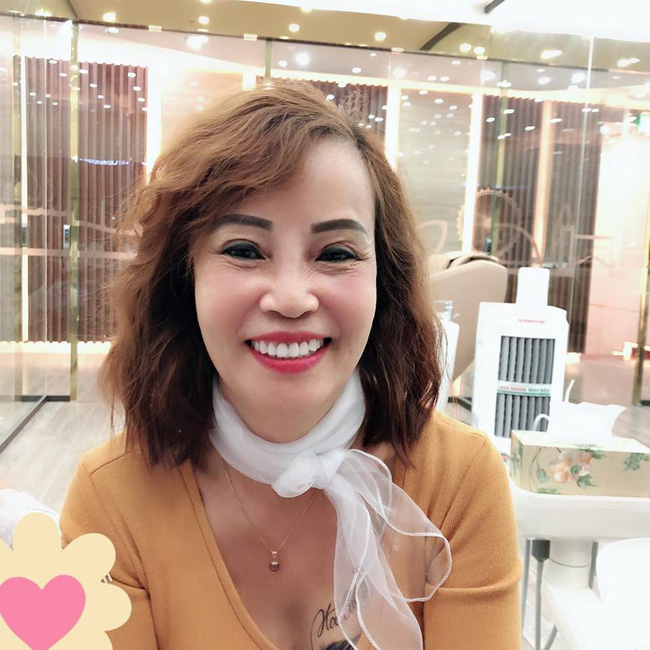 Bức xúc tố bạn thân cướp nick, cô dâu 62 tuổi thừa nhận lừa dối mọi người để câu view bán hàng online?