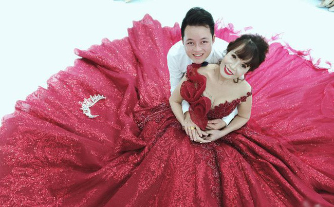 Bức xúc tố bạn thân cướp nick, cô dâu 62 tuổi thừa nhận lừa dối mọi người để câu view bán hàng online?