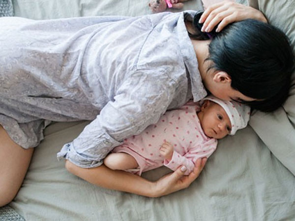 Không cho con bú có phải là người mẹ tồi? Lời chia sẻ sau của một bà mẹ khiến ai nấy cũng đều đồng cảm