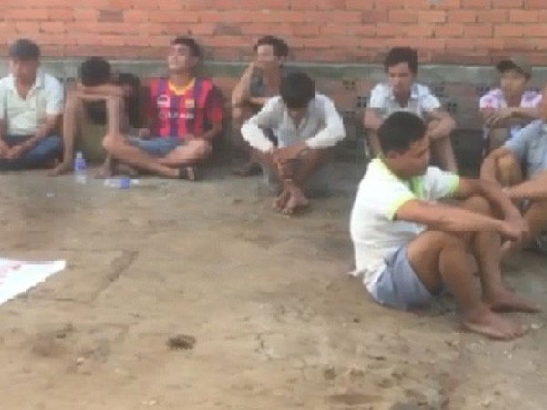 Cảnh sát hình sự cải trang thành người làm ruộng tóm gọn trường gà