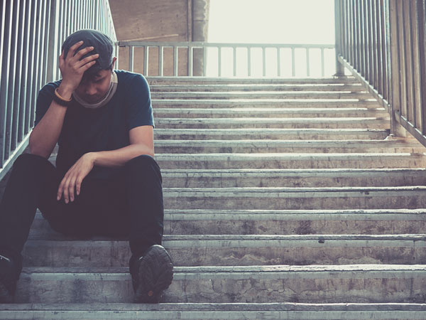 Vợ vay nợ khắp nơi dù tôi liên tục gửi tiền về