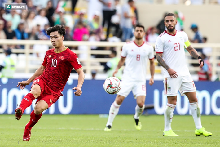 Dưới bàn tay ma thuật của HLV Park Hang-seo, Công Phượng đang khiến Công Vinh phải lu mờ