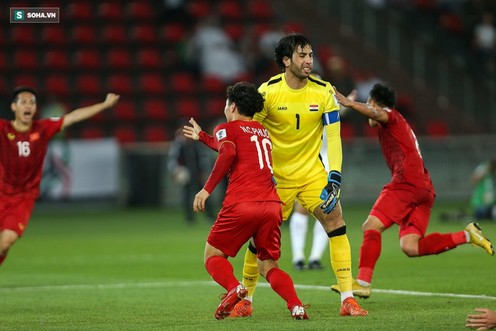 Dưới bàn tay ma thuật của HLV Park Hang-seo, Công Phượng đang khiến Công Vinh phải lu mờ