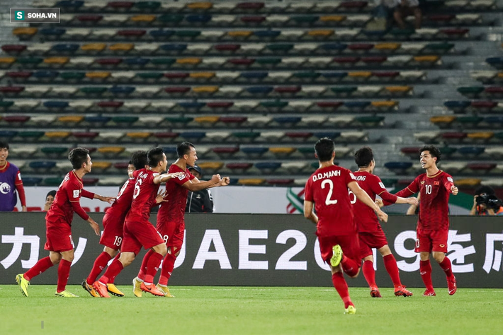 Dưới bàn tay ma thuật của HLV Park Hang-seo, Công Phượng đang khiến Công Vinh phải lu mờ