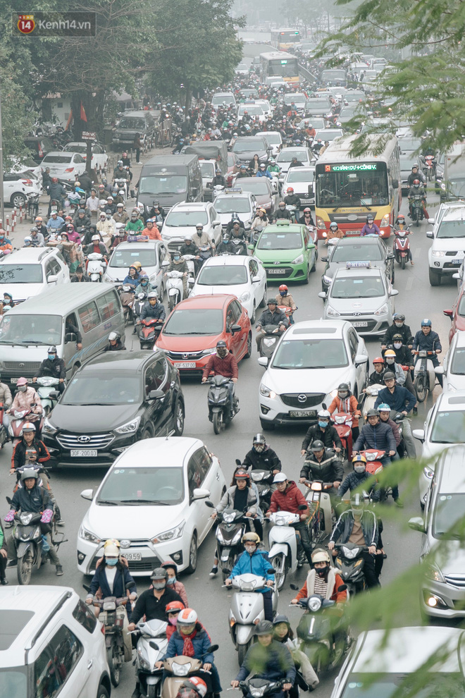 Chùm ảnh: Từ 3h chiều, đường phố Hà Nội ùn tắc không lối thoát ngày giáp Tết