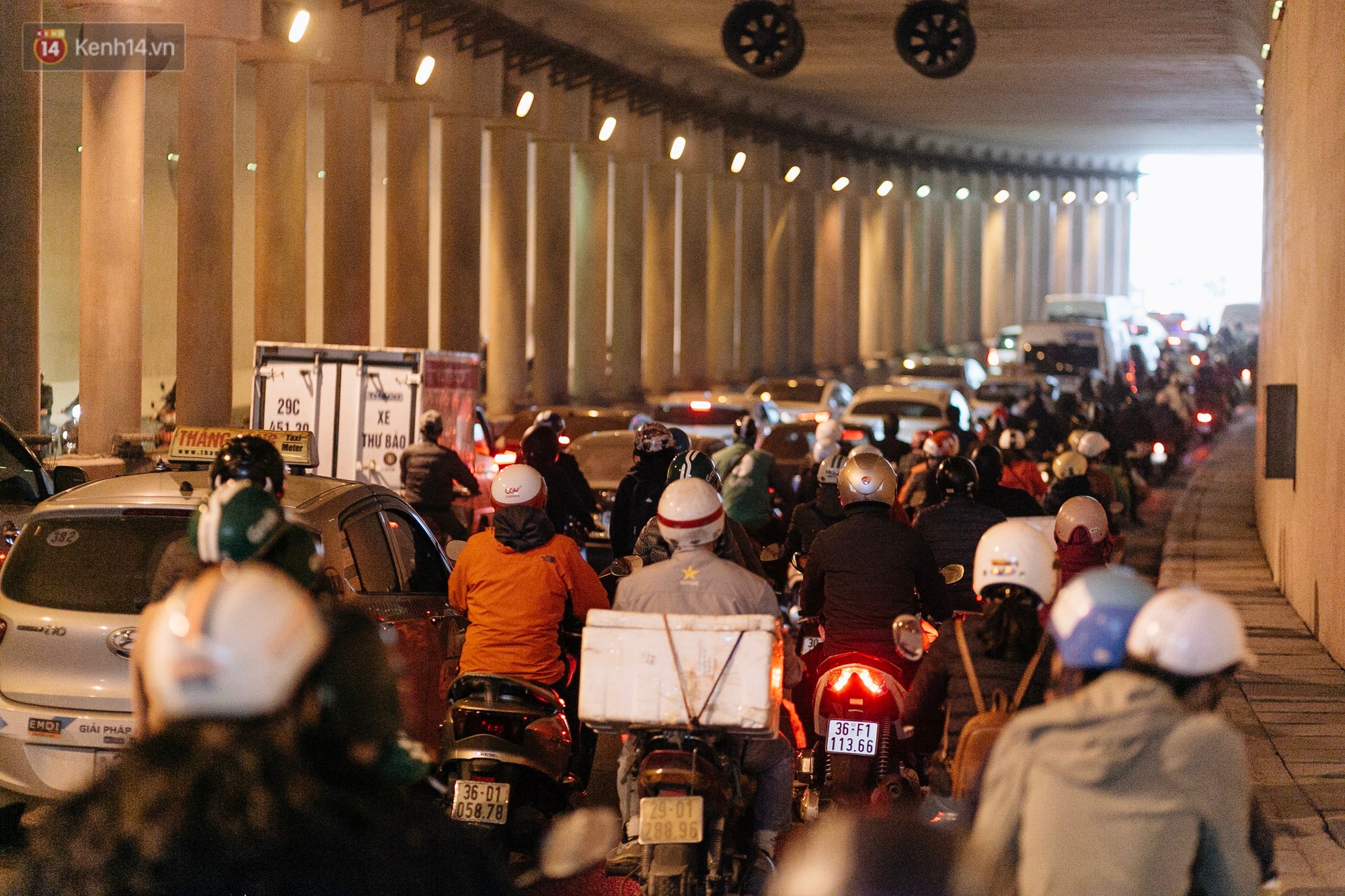 Chùm ảnh: Từ 3h chiều, đường phố Hà Nội ùn tắc không lối thoát ngày giáp Tết