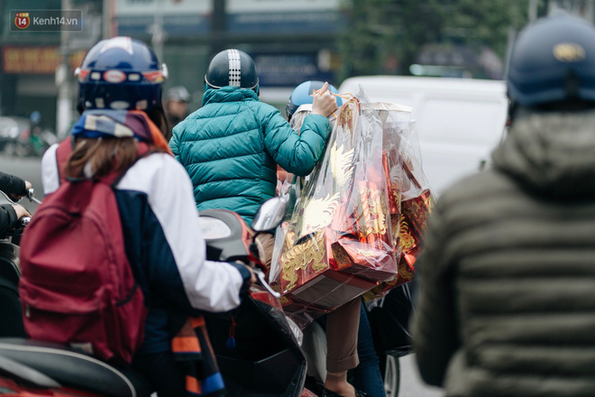 Chùm ảnh: Từ 3h chiều, đường phố Hà Nội ùn tắc không lối thoát ngày giáp Tết