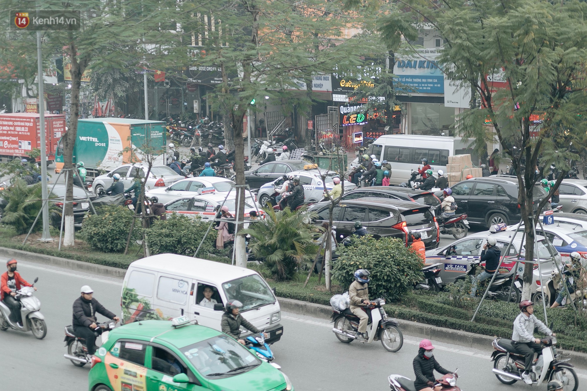 Chùm ảnh: Từ 3h chiều, đường phố Hà Nội ùn tắc không lối thoát ngày giáp Tết