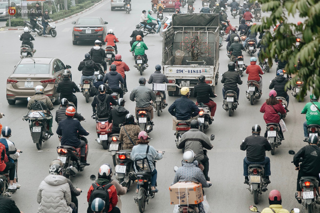 Chùm ảnh: Từ 3h chiều, đường phố Hà Nội ùn tắc không lối thoát ngày giáp Tết