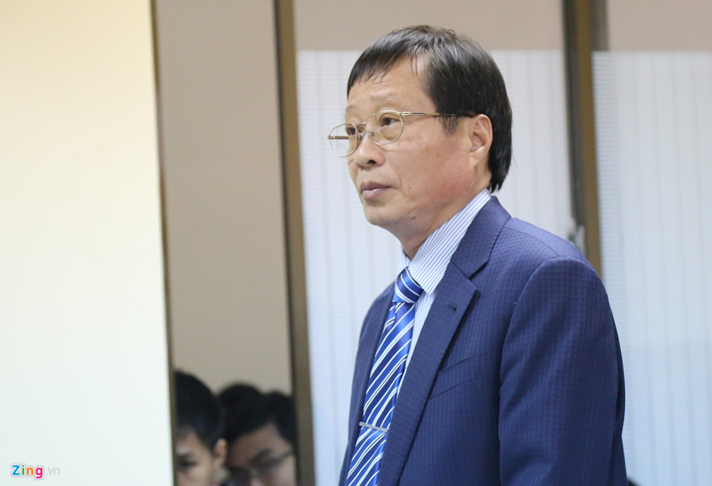 Họa sĩ Lê Linh bật khóc tại phiên tòa Thần đồng đất Việt