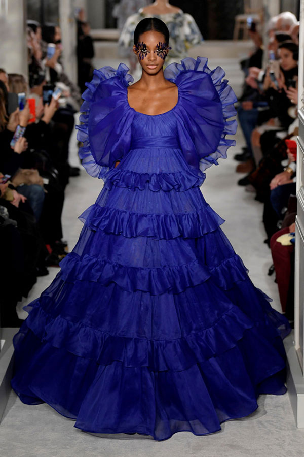 Naomi Campbell không mặc nội y, tái xuất sàn diễn thời trang cao cấp Naomi Campbell không mặc nội y, tái xuất sàn diễn thời trang cao cấp