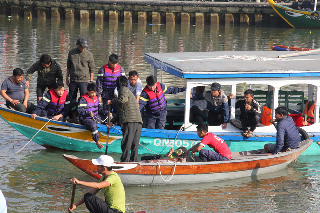 Lời kể của bé gái 14 tuổi thoát chết khi bố chở cả gia đình lao xuống sông vì cãi nhau với mẹ