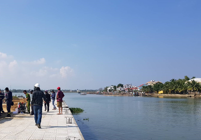 Lời kể của bé gái 14 tuổi thoát chết khi bố chở cả gia đình lao xuống sông vì cãi nhau với mẹ