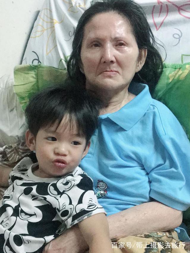 Đời tư ngỡ tưởng chỉ có trong drama cẩu huyết của người mẫu nổi tiếng: 20 năm mới biết anh trai chính là bố ruột