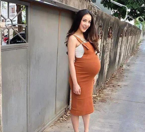 Đời tư ngỡ tưởng chỉ có trong drama cẩu huyết của người mẫu nổi tiếng: 20 năm mới biết anh trai chính là bố ruột