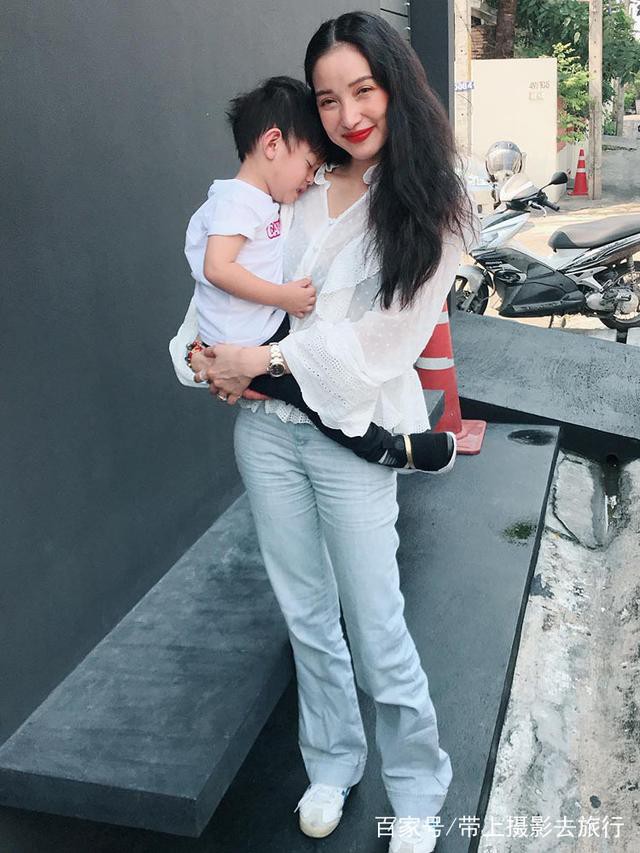 Đời tư ngỡ tưởng chỉ có trong drama cẩu huyết của người mẫu nổi tiếng: 20 năm mới biết anh trai chính là bố ruột Đời tư ngỡ tưởng chỉ có trong drama cẩu huyết của người mẫu nổi tiếng: 20 năm mới biết anh trai chính là bố ruột