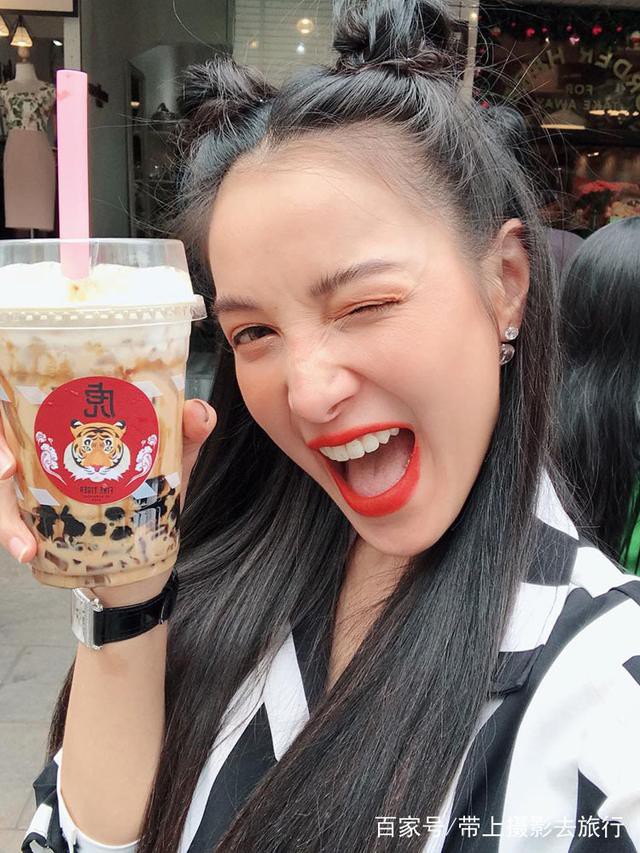 Đời tư ngỡ tưởng chỉ có trong drama cẩu huyết của người mẫu nổi tiếng: 20 năm mới biết anh trai chính là bố ruột