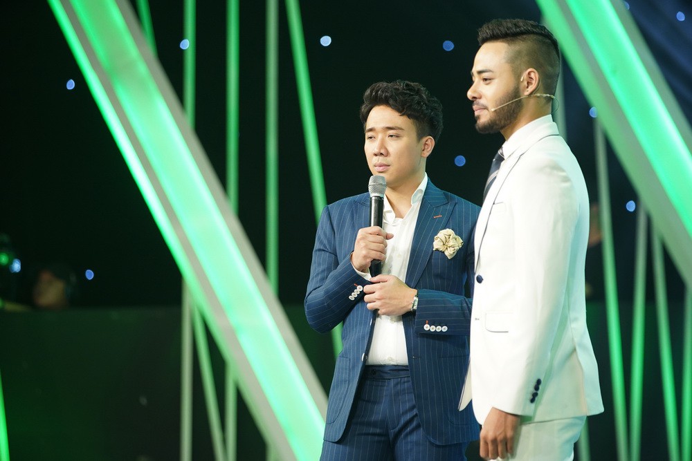 Người ấy là ai: Hương Giang ngỡ ngàng khi được chàng trai yêu thầm 1 năm mang nhẫn đến quỳ gối tỏ tình