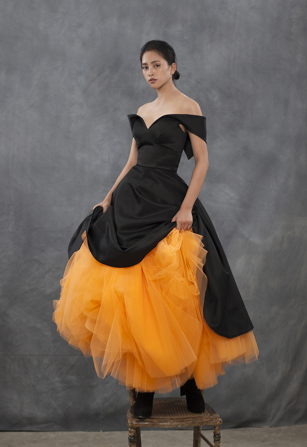 Hoa hậu Tiểu Vy tôn vòng một với váy áo Công Trí