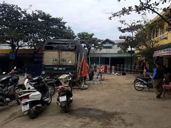 Người đàn ông bị đâm gục ở bến xe