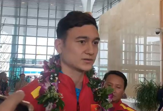 Thầy trò HLV Park Hang-seo được vinh danh ở sân bay Nội Bài