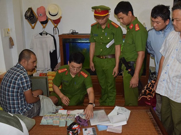 Phá đường dây đánh bạc qua mạng tương tự Rikvip của ông trùm Phan Sào Nam