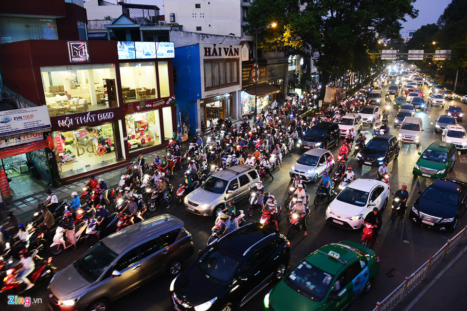 Video, ảnh: Kẹt xe khắp các ngả vào sân bay Tân Sơn Nhất dịp cận Tết