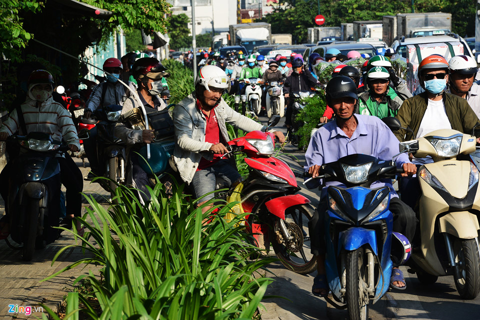 Video, ảnh: Kẹt xe khắp các ngả vào sân bay Tân Sơn Nhất dịp cận Tết