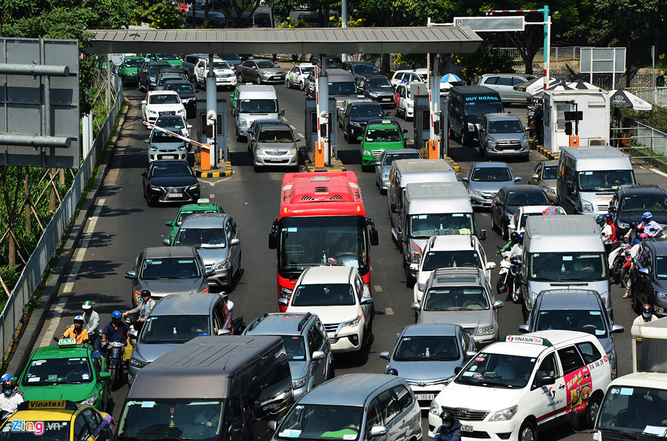 Video, ảnh: Kẹt xe khắp các ngả vào sân bay Tân Sơn Nhất dịp cận Tết