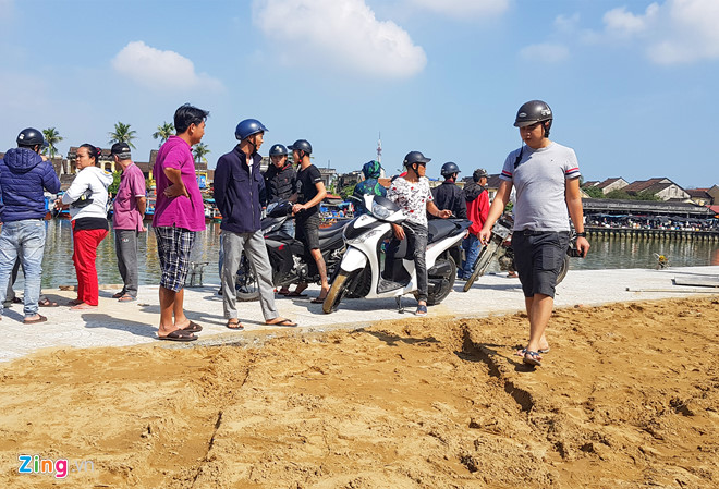 Vụ xe lao xuống sông, 3 người tử vong: Nghi vấn người chồng muốn tự tử