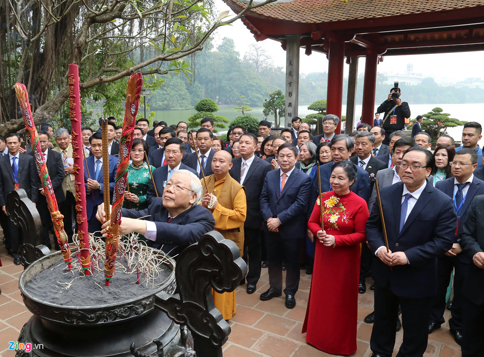 Tổng bí thư, Chủ tịch nước thả cá chép tiễn Táo quân