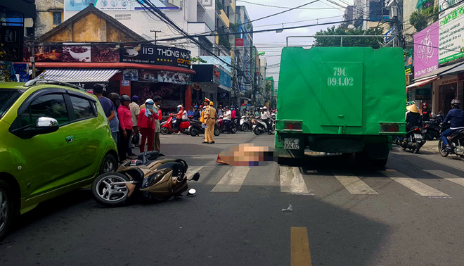 Cha và con trai 12 tuổi tử vong sau va chạm với xe bồn