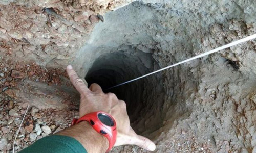 Tìm thấy thi thể bé trai Tây Ban Nha mắc kẹt dưới hố sâu 100 m