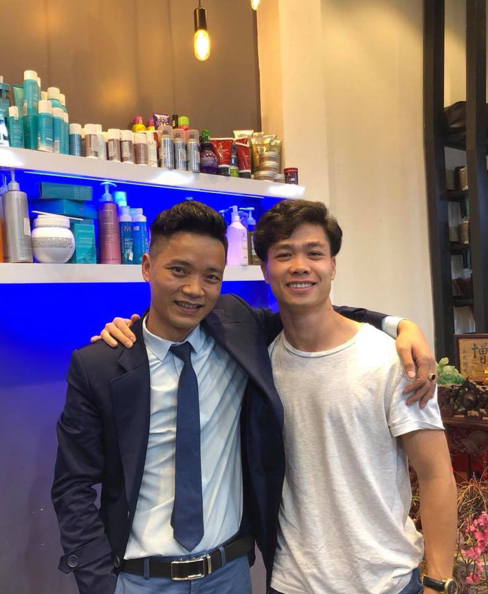 Chuẩn bị đón Tết, Công Phượng trở lại với vẻ soái ca khi chia tay mái tóc súp lơ