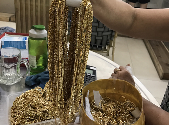 Khởi tố người làm công trộm 455 lượng vàng tây trong 6 năm