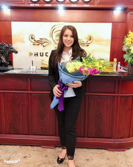 Dàn bạn gái cầu thủ Việt: Xinh đẹp, nổi tiếng nhưng chưa hết, họ còn có cuộc sống sang chảnh đáng ghen tỵ