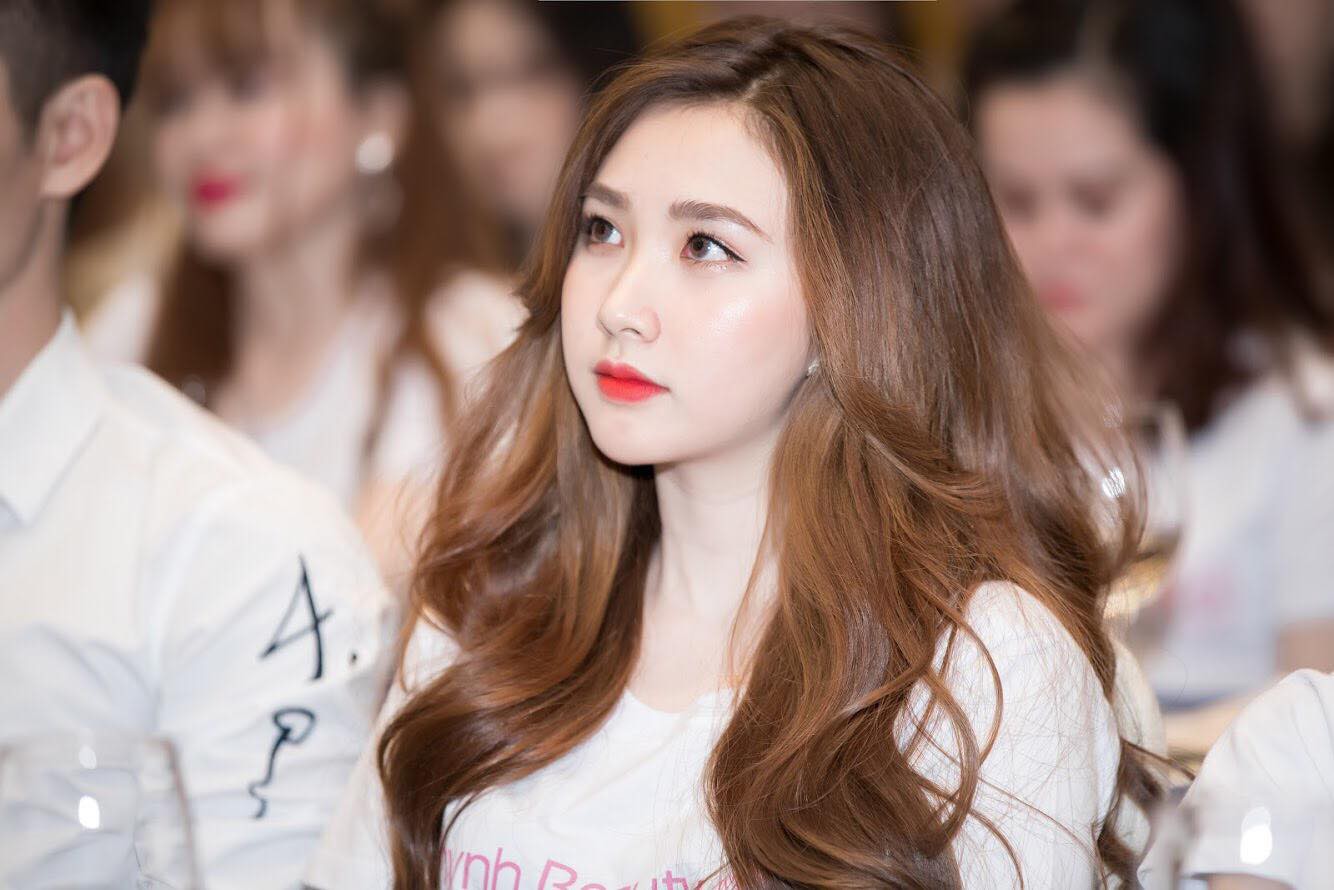 Dàn bạn gái cầu thủ Việt: Xinh đẹp, nổi tiếng nhưng chưa hết, họ còn có cuộc sống sang chảnh đáng ghen tỵ