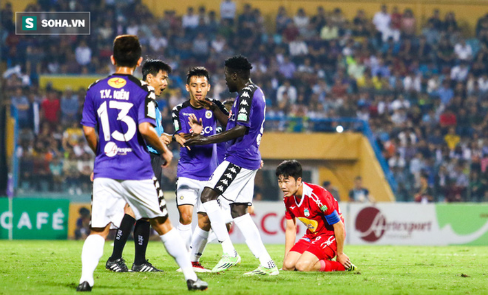 Bầu Đức, hãy để cho Công Phượng một lần được ngẩng đầu trước những Quang Hải, Văn Hậu! Bầu Đức, hãy để cho Công Phượng một lần được ngẩng đầu trước những Quang Hải, Văn Hậu!