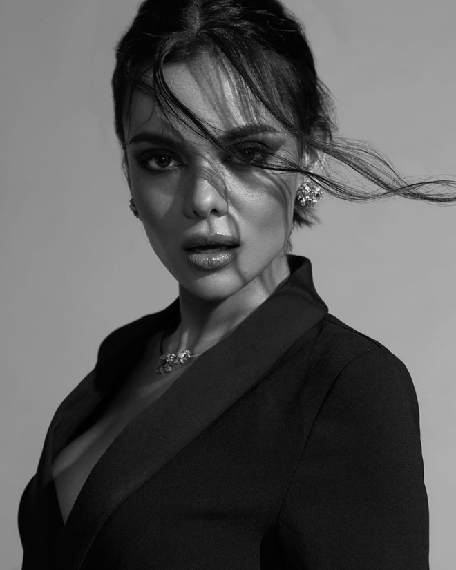 Ngắm nhan sắc tự nữ thần của mỹ nhân vừa đăng quang Miss Intercontinental