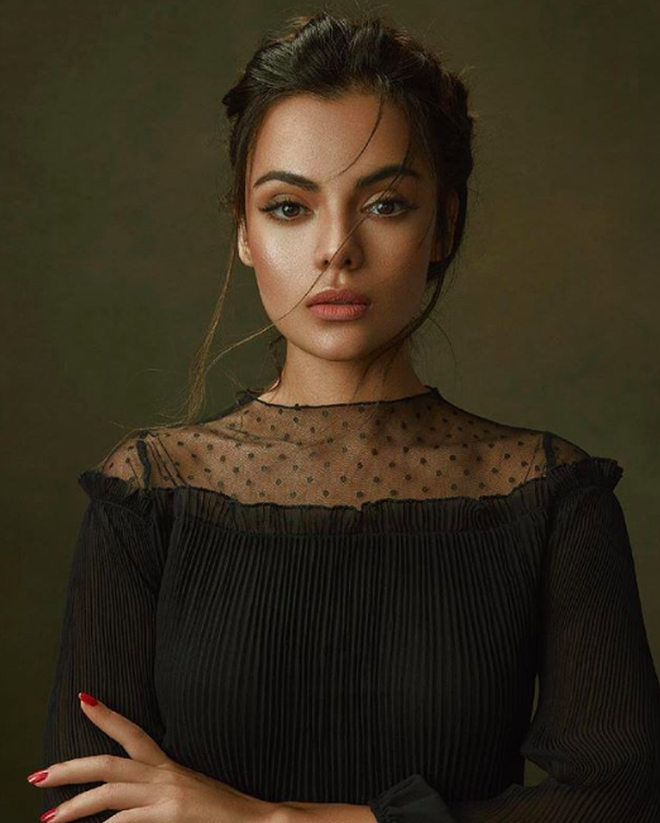 Ngắm nhan sắc tự nữ thần của mỹ nhân vừa đăng quang Miss Intercontinental