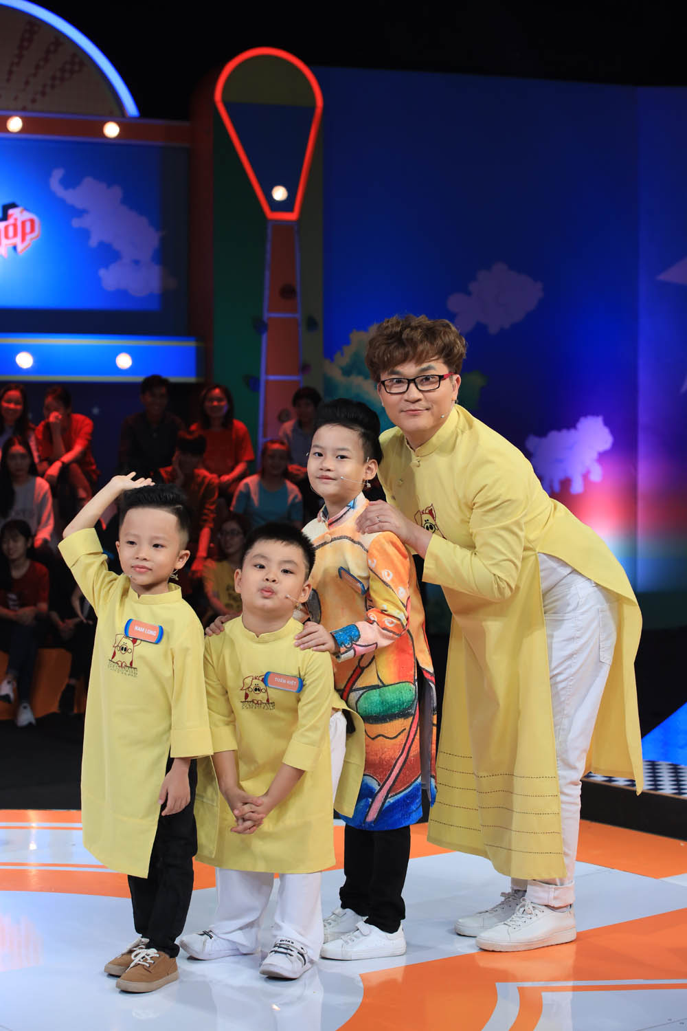 Trấn Thành cười đau ruột khi con trai nhạc sĩ Nguyễn Hải Phong công khai kể xấu ba Trấn Thành cười đau ruột khi con trai nhạc sĩ Nguyễn Hải Phong công khai kể xấu ba