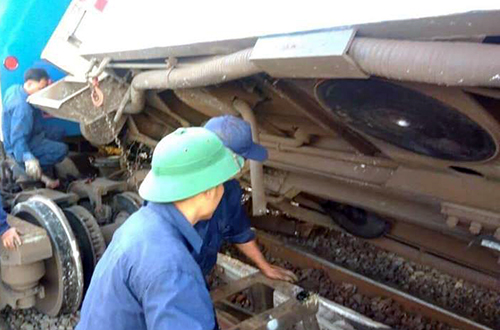 Đường sắt Bắc - Nam thông tuyến sau khi tàu SE1 trật bánh