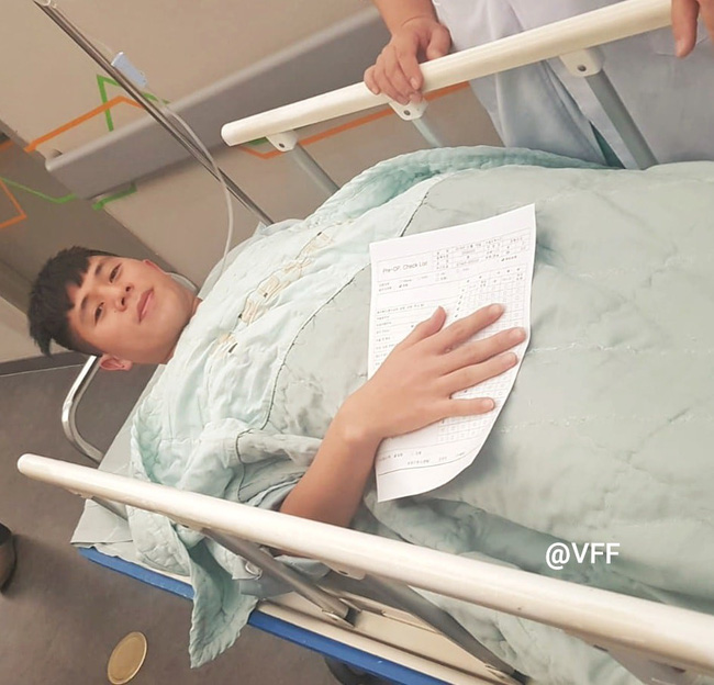 Vừa thương, vừa buồn cười hình ảnh bát mỳ chân giò của Đình Trọng, Xuân Hưng